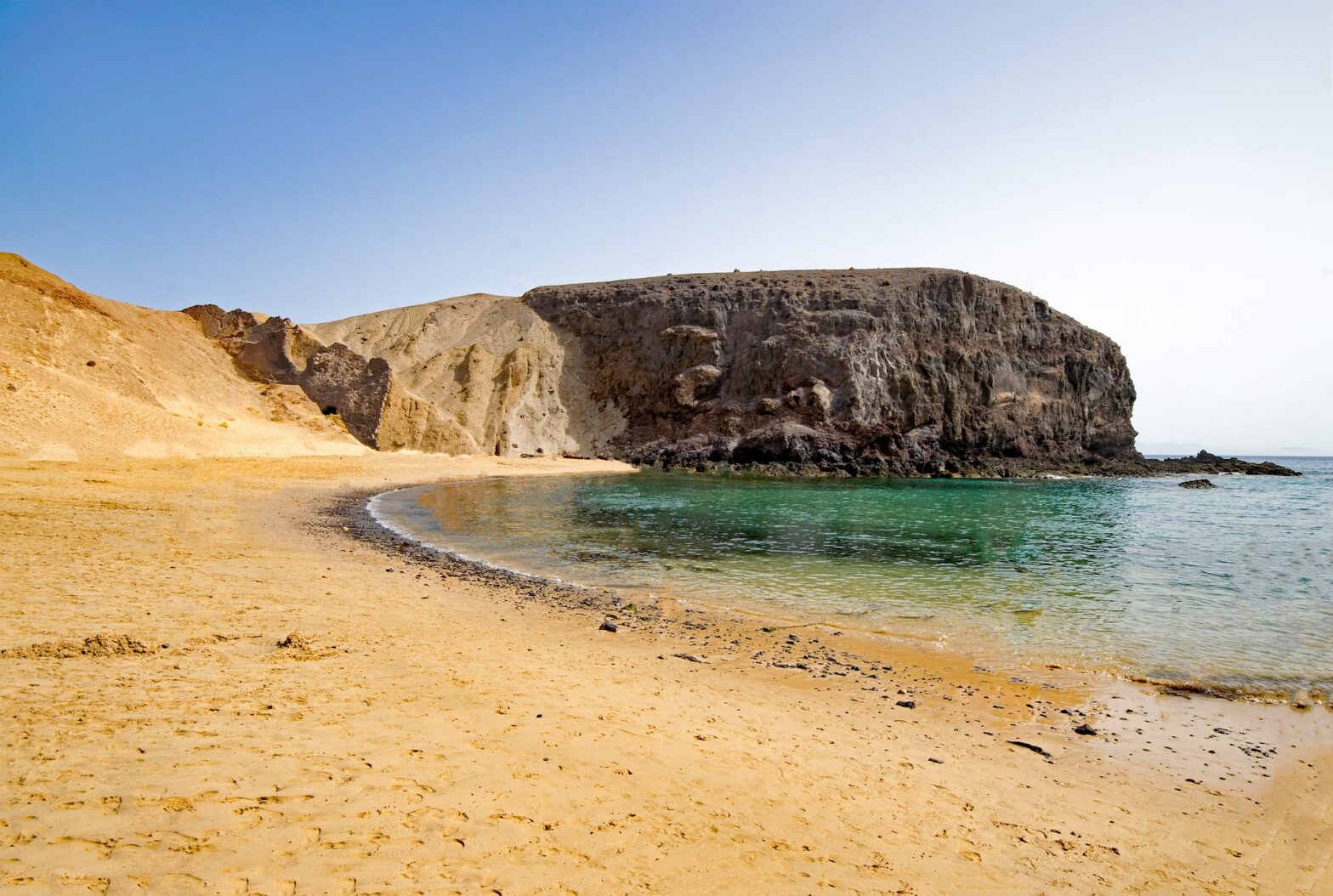 Playa del Papagayo à Minorque, à visiter lors d'un séminaire au soleil ou séjour d'entreprise au soleil
